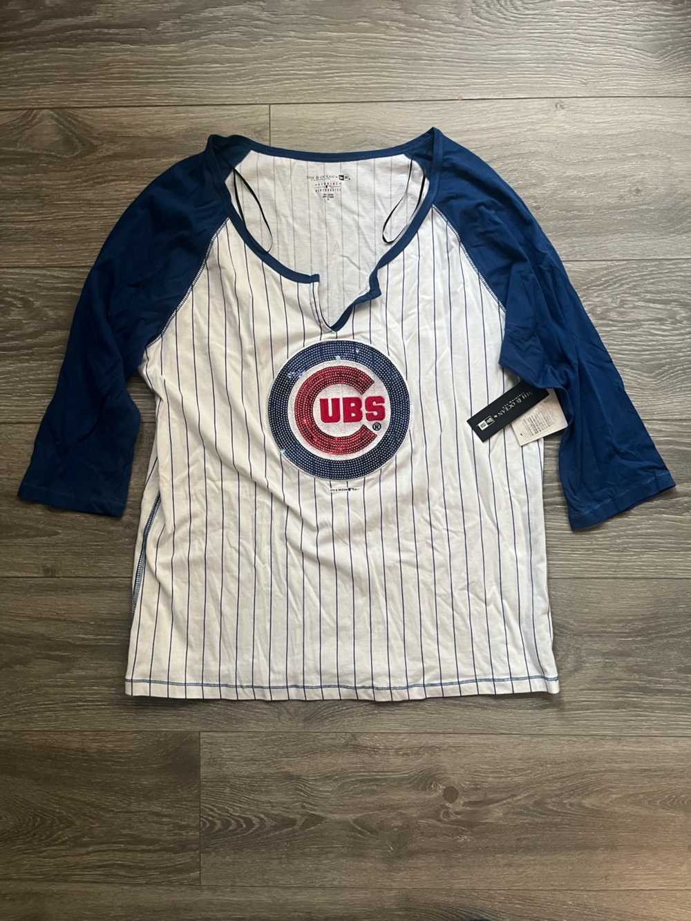 5th & Ocean White Blue Pinstripes Sequin Chicago Cubs Baseball Tee V Neck XL Top